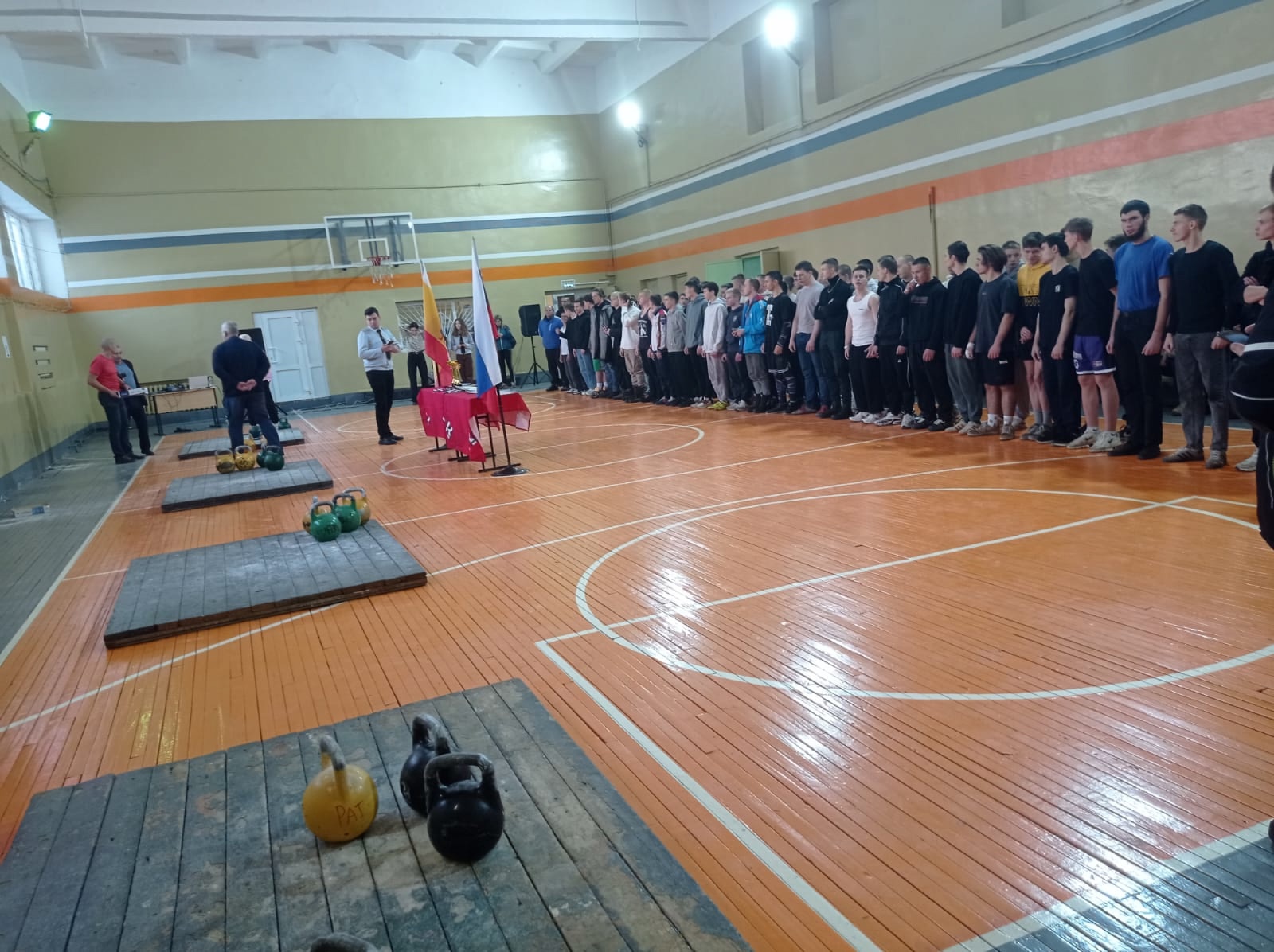 Не перевелись еще на Руси богатыри!