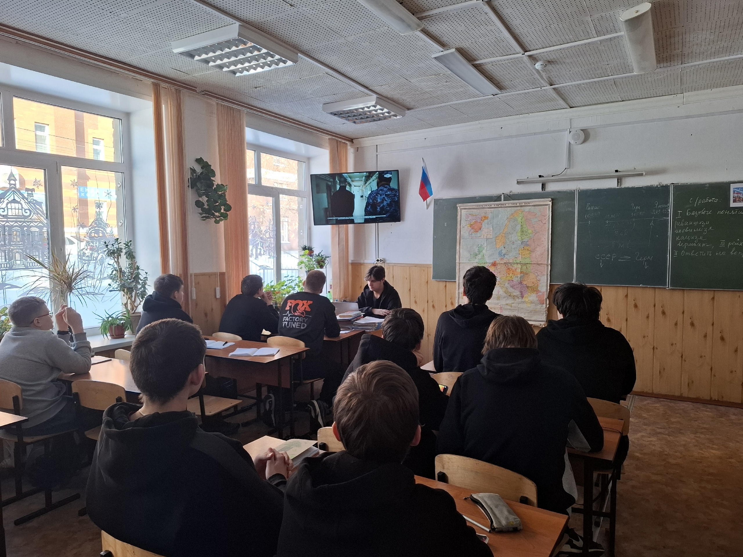 Студенты посмотрели фильм 